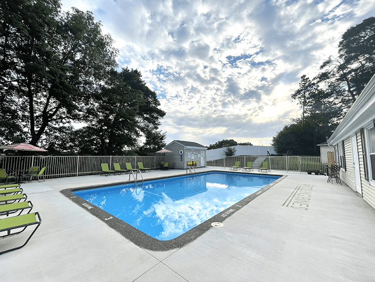 sparkling swimming pool at Rolling Pines